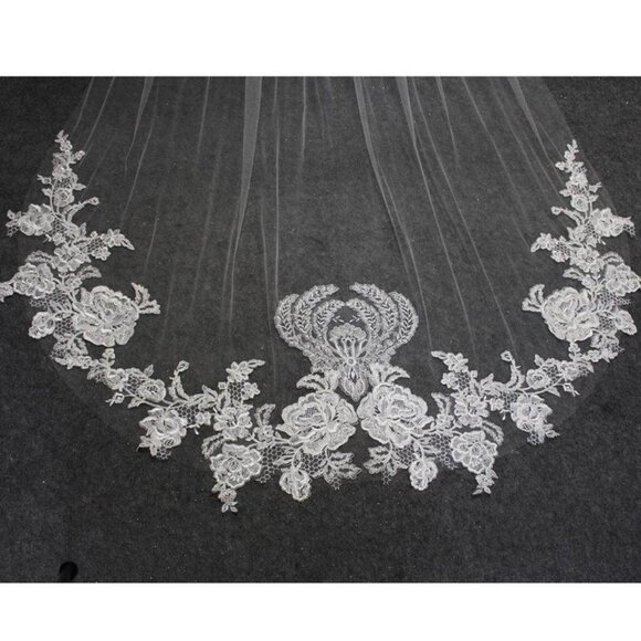 Single Tier Ivory Cathedral Wedding Veil With Large Floral Lace Appliques NWT main image 4
